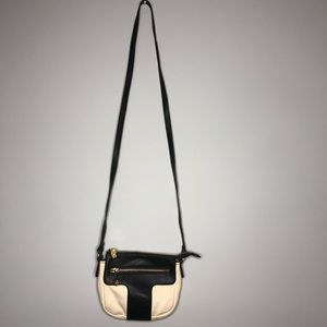 Tommy Hilfiger Bags - ⭐️ 2/$30 Vintage Tommy Hilfiger Crossbody Bag Tommy Hilfiger Bags - ⭐️ 2/$30 Vintage Tommy Hilfiger Crossbody Bag